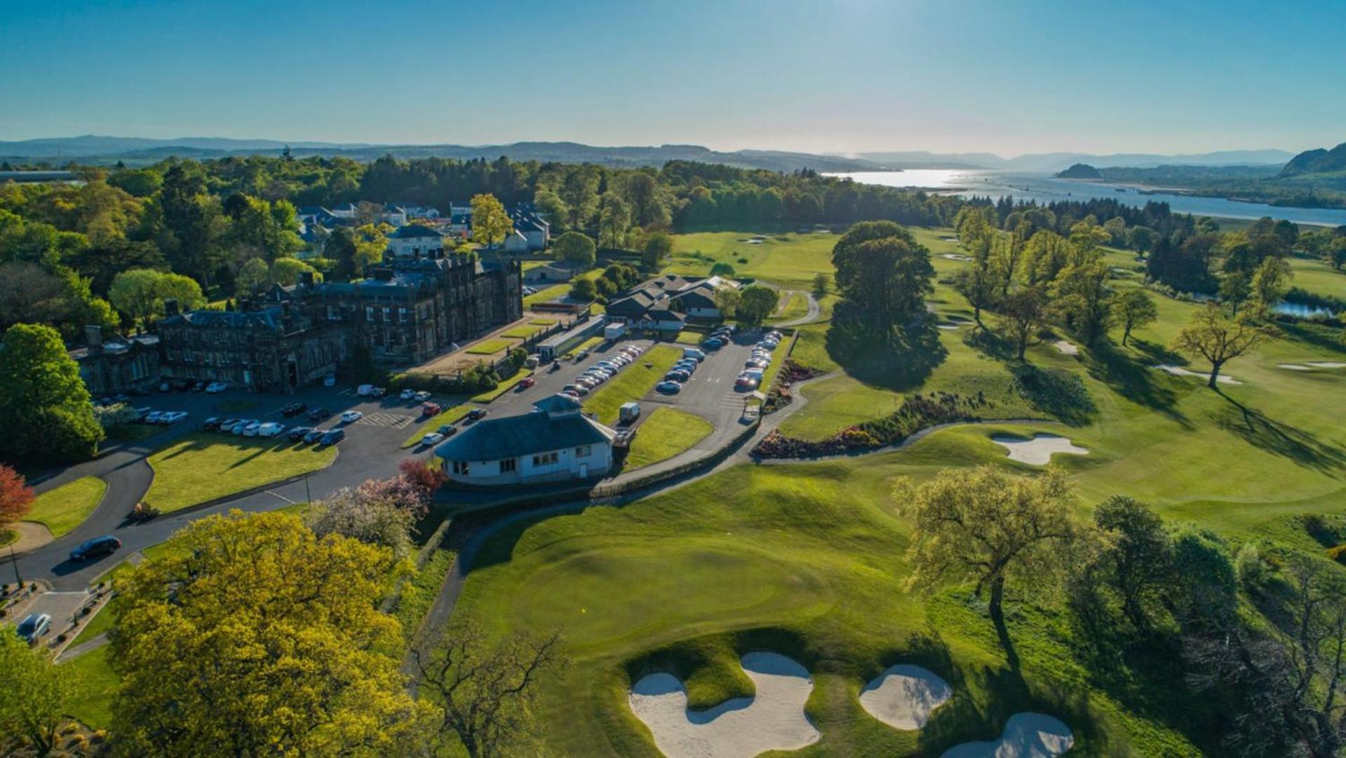 Mar Hall Golf & Spa Resort Bishopton  Exterior photo The 18th hole at the Old Course, with the clubhouse in the background